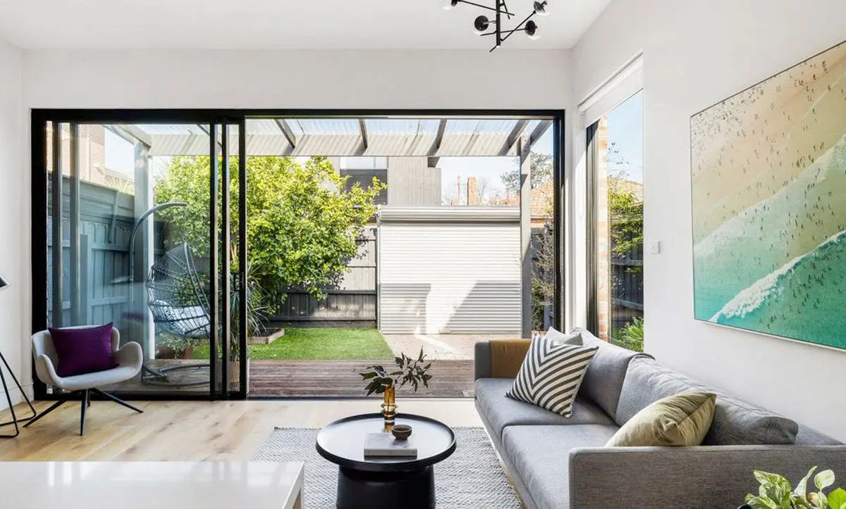 Aluminium sliding doors installation